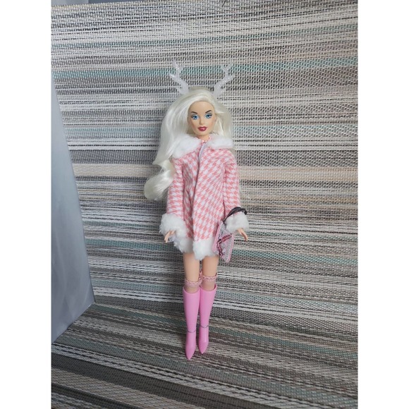 COPY - Vintage hamilton candi doll dressed in Winter Holiday outfit - Picture 6 of 7
